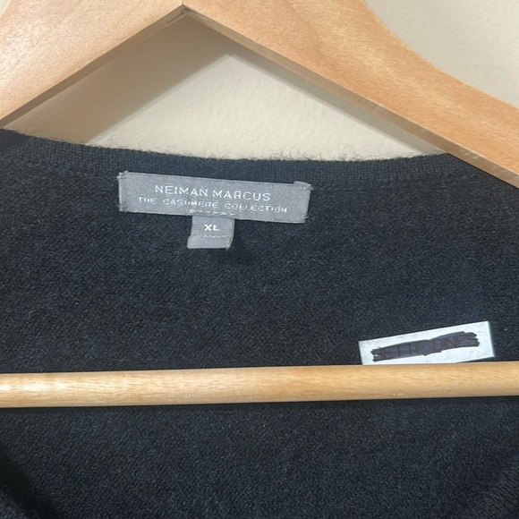 Neiman Marcus Black 100% Cashmere Collection Crewneck Sweater Women’s XL - Picture 3 of 5